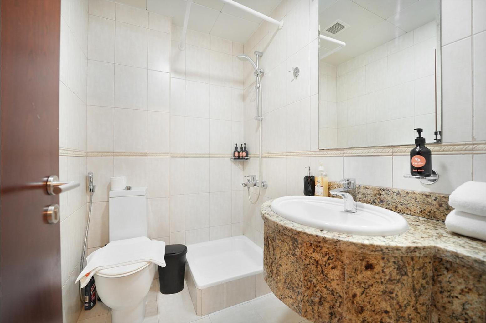 Easygo - Comfy 2br High Floor And Close To Apartment