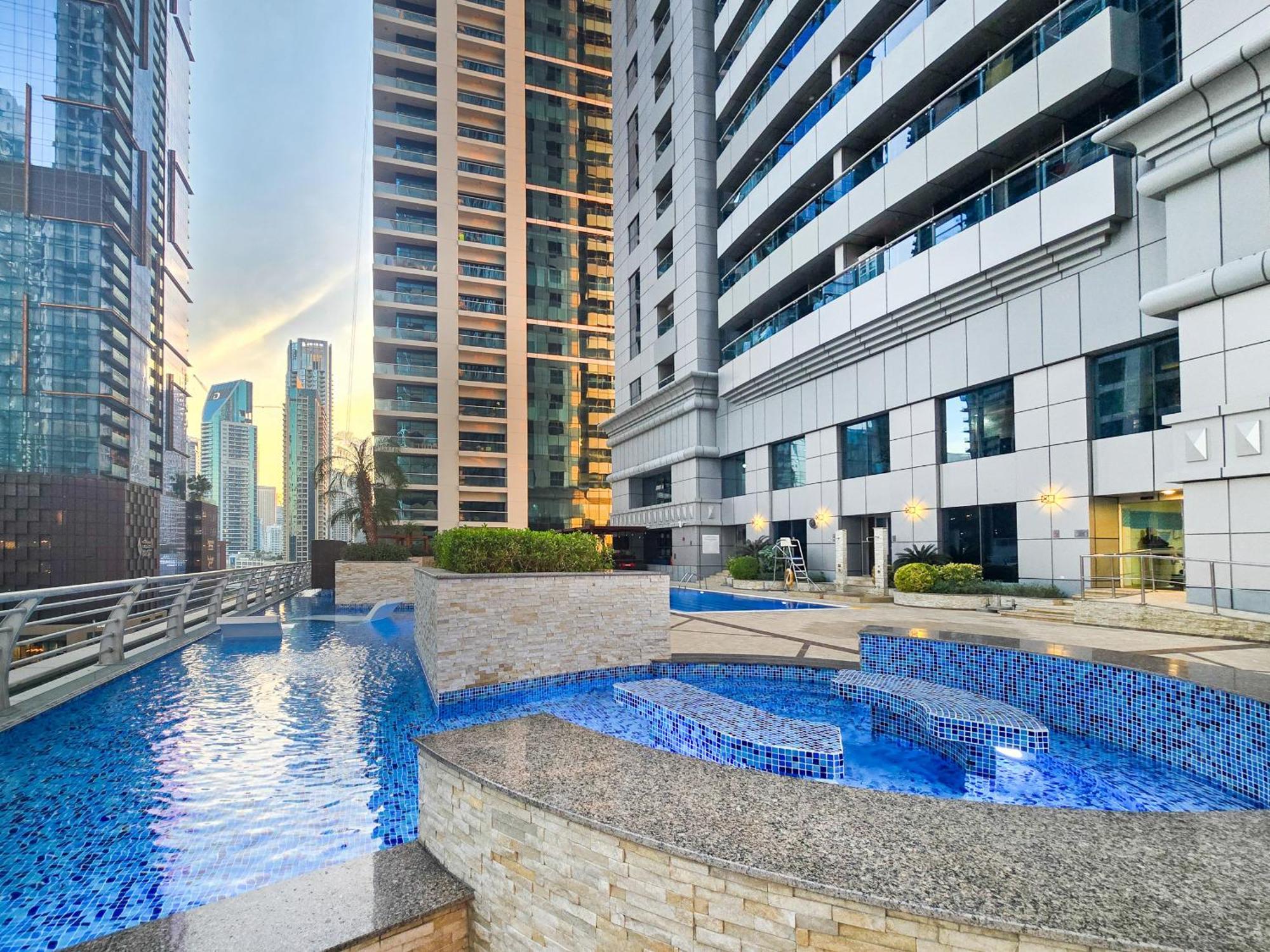Easygo - Comfy 2br High Floor And Close To Apartment Dubai