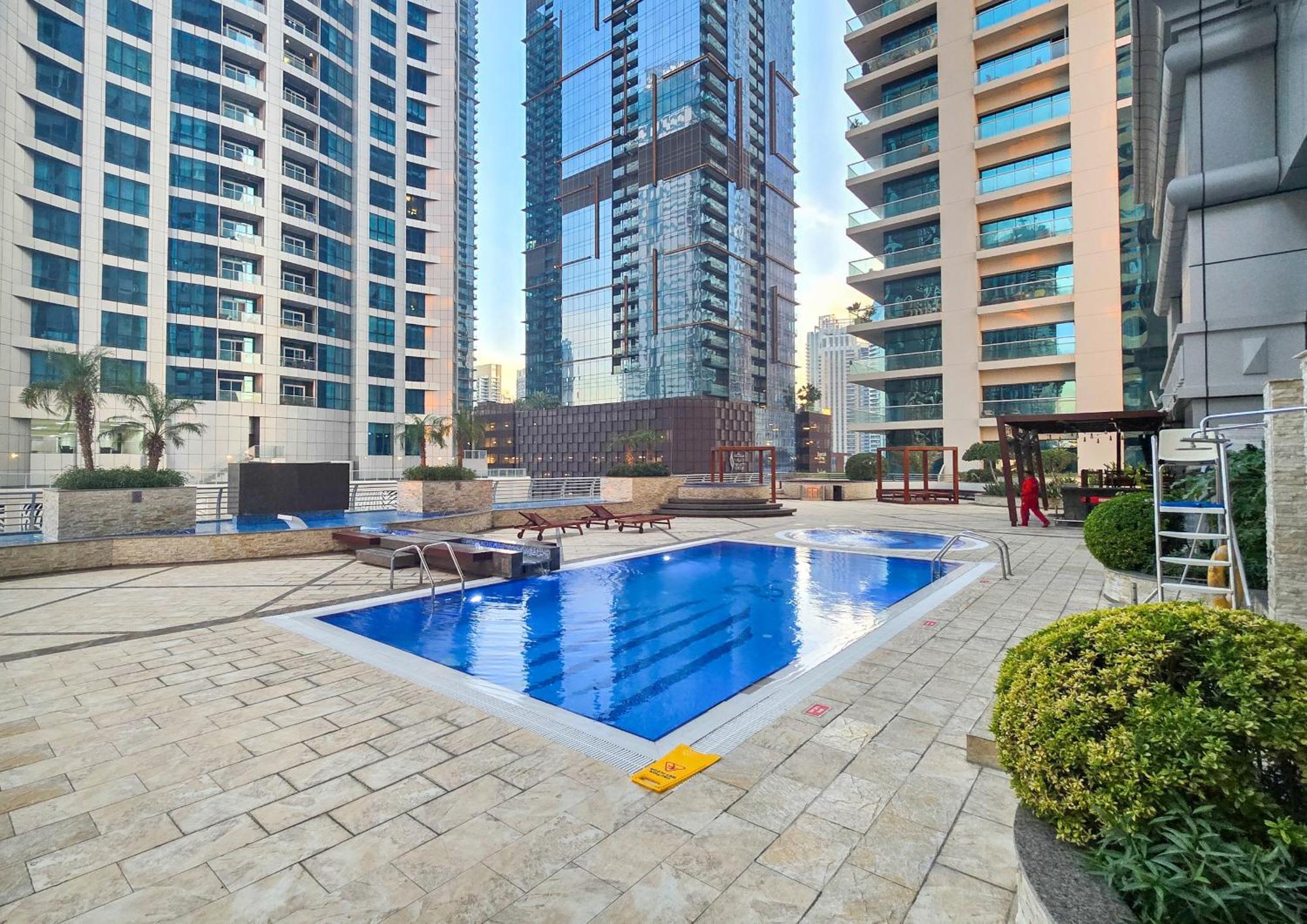 Easygo - Comfy 2br High Floor And Close To * Dubai