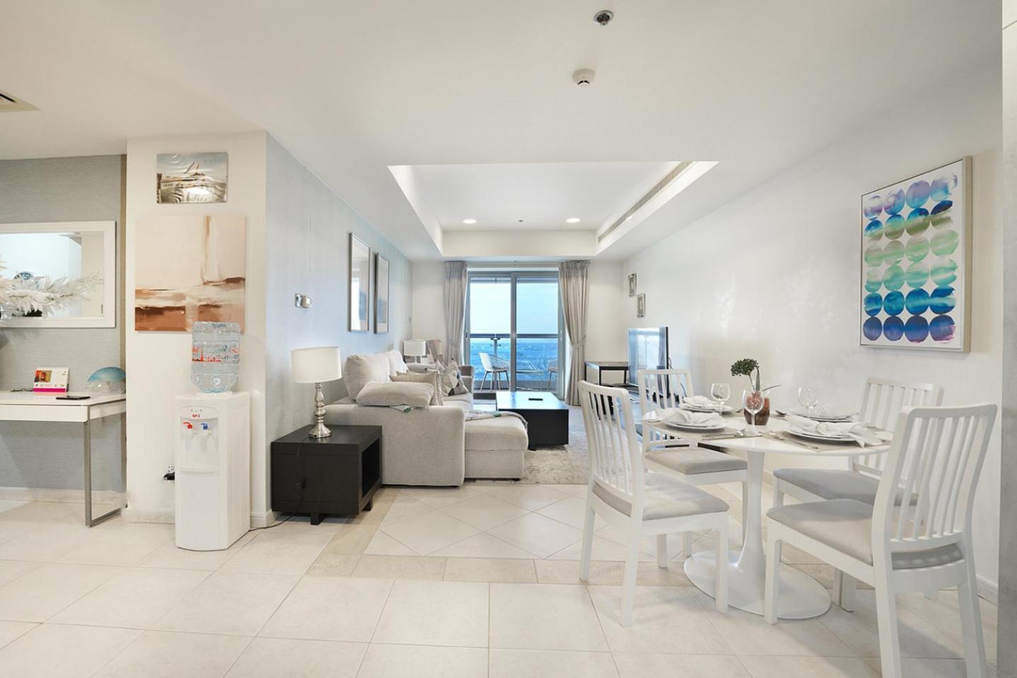 Easygo - Comfy 2br High Floor And Close To Dubai
