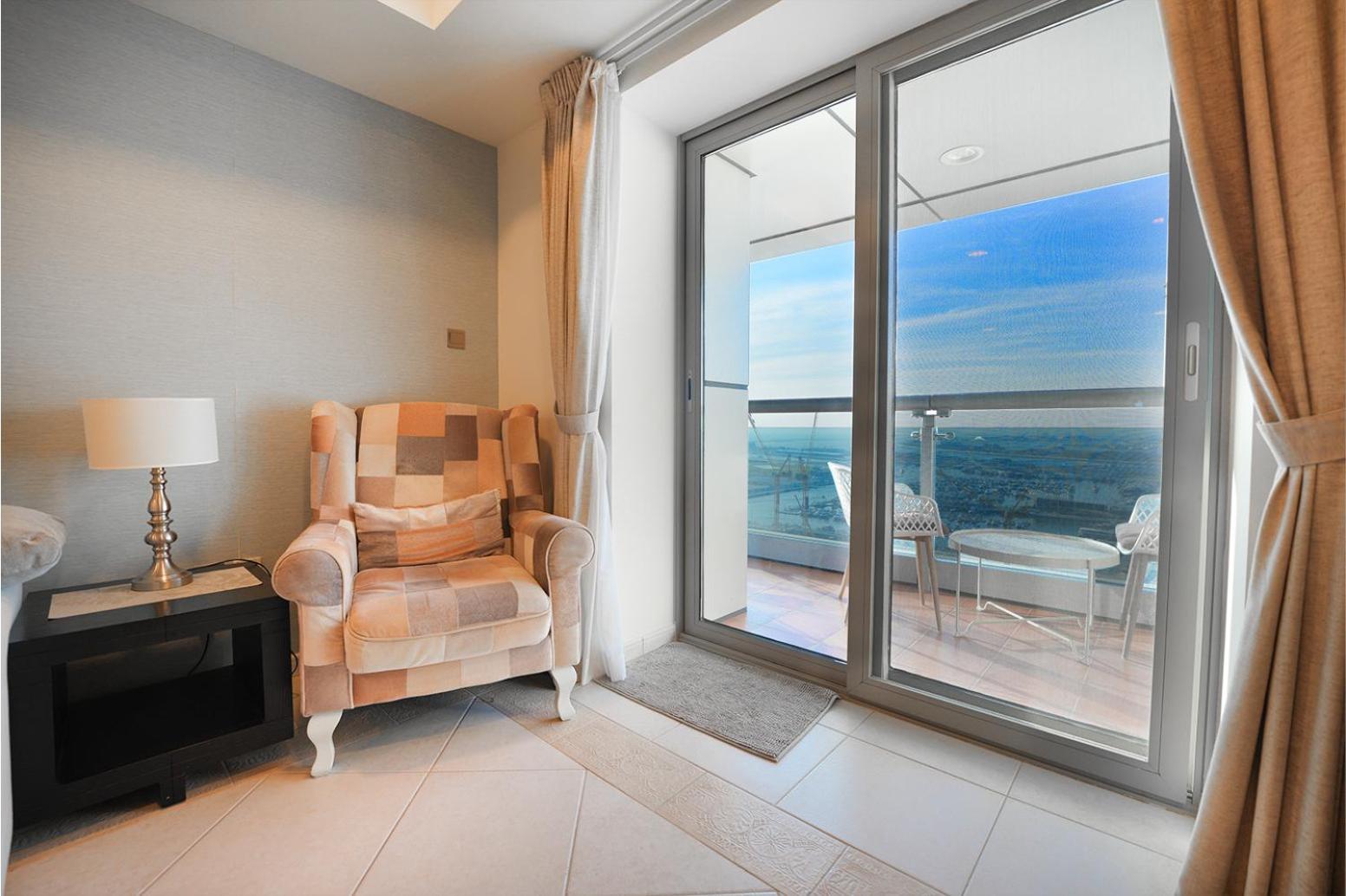 Easygo - Comfy 2br High Floor And Close To Apartment