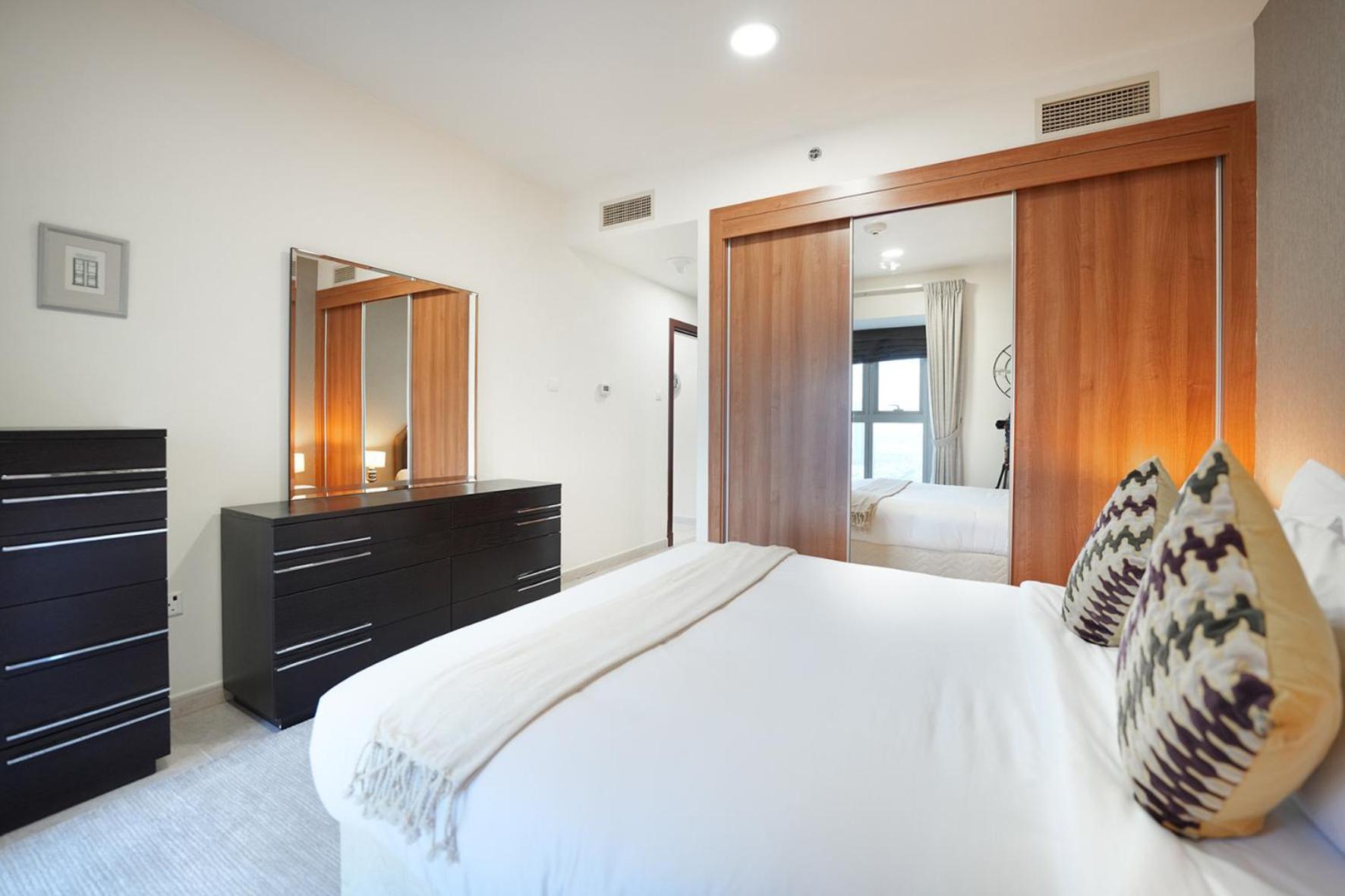 Easygo - Comfy 2br High Floor And Close To Apartment